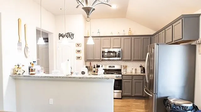 249 Crestview Dr — Photo 6