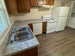 201 Begonia St NE APT 6, Demotte, IN 46310