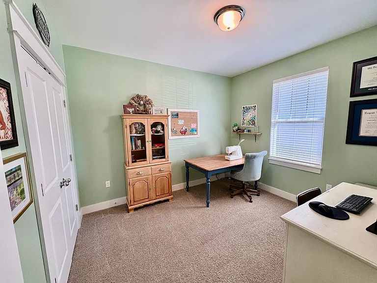 454 Locksley Dr — Photo 16