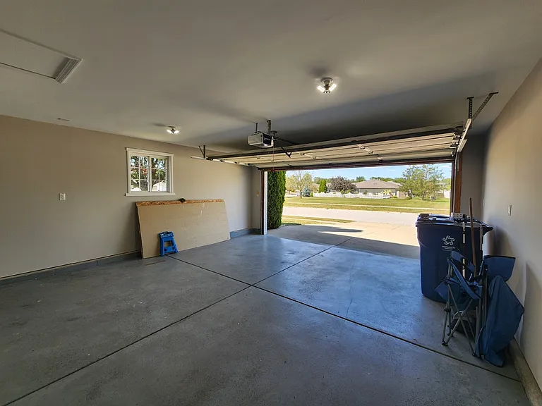 1658 Pine Ridge Cir — Photo 2