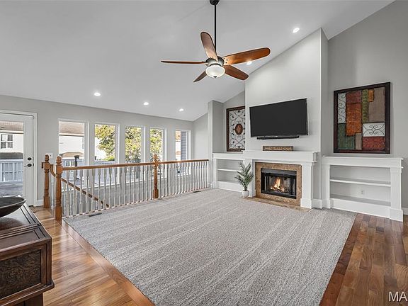 5th image of 2072 Williamstown Dr