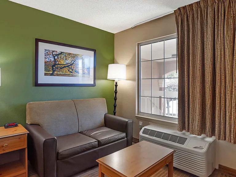 Studio Suite - 1 Queen Bed