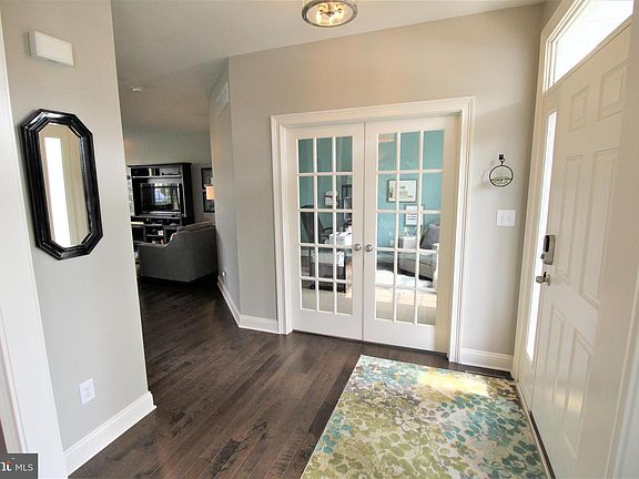 5th image of 421 Georgiana Dr