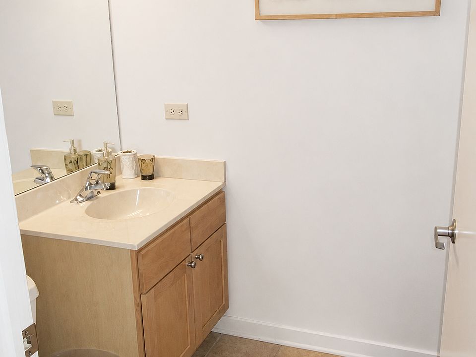 1st image of 912 W Chicago Ave #303