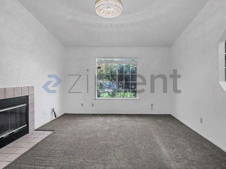 2411 Berry St — Photo 7