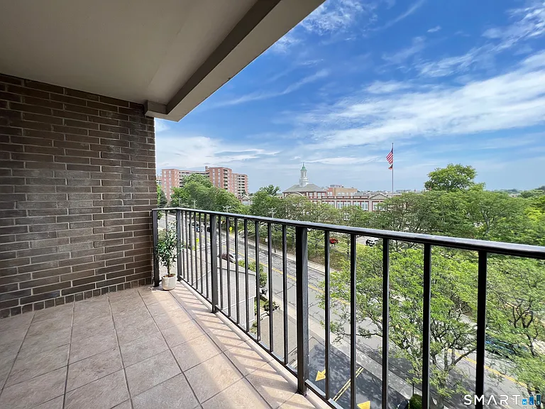 44 Strawberry Hill Ave #7B — Photo 12