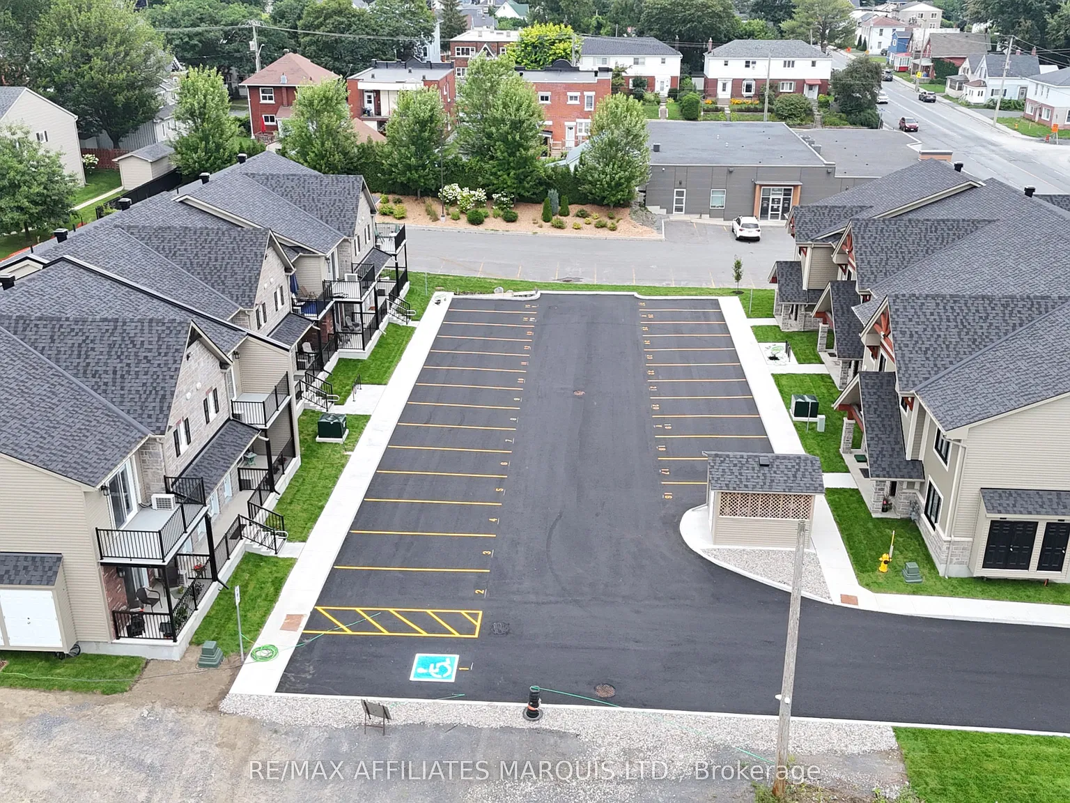 2 bed, $2,400 — Photo 4