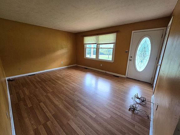 5th image of 104 Sun Valley Cir