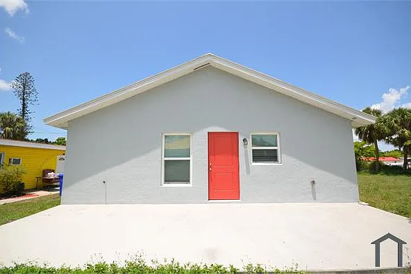 2225 Carver Ave — Photo 3