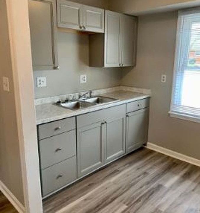 1st image of 823 Ward Dr #Z4
