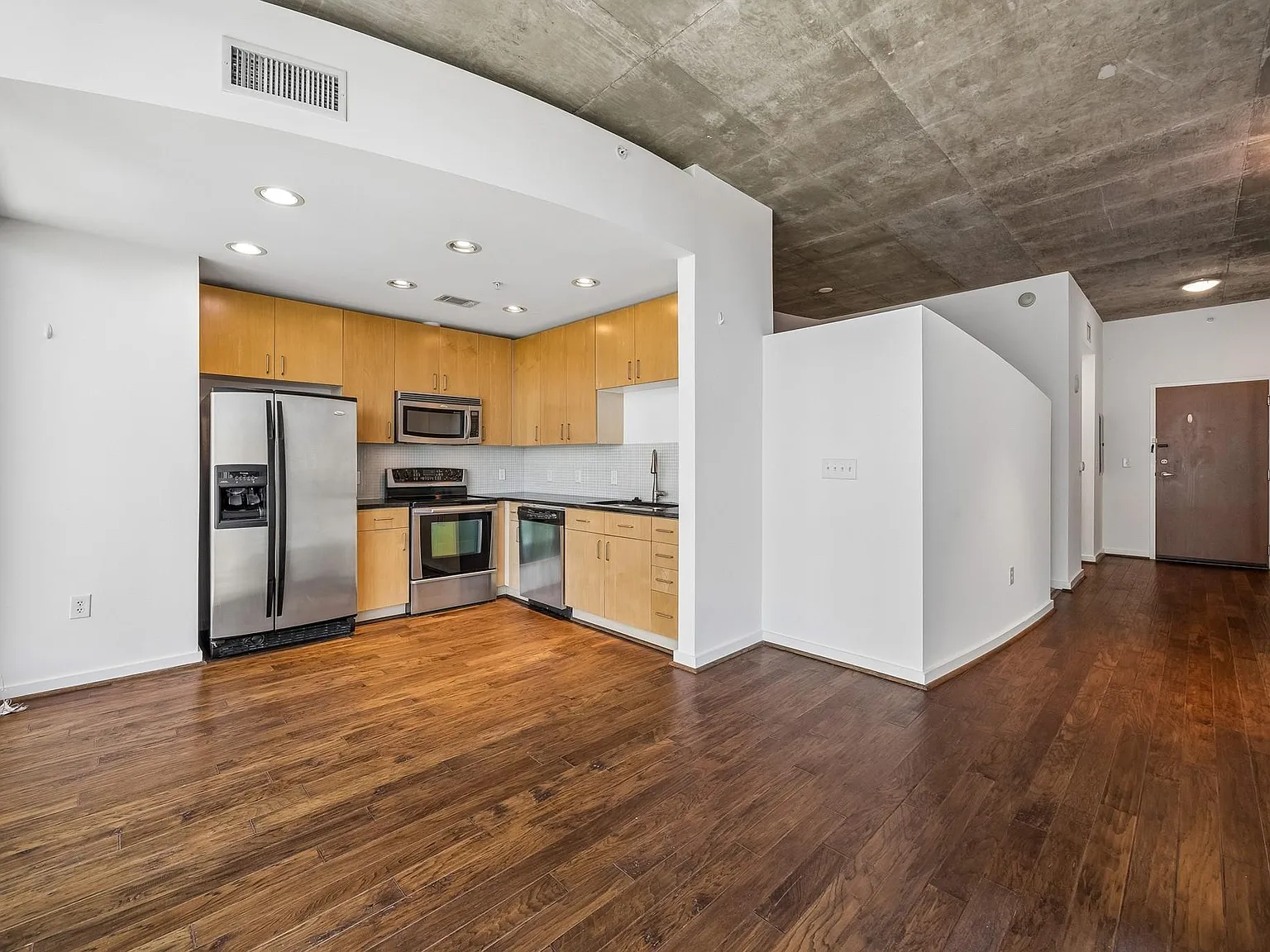 1 bed, 1.0 bath, 672 sqft, $1,695 — Photo 3