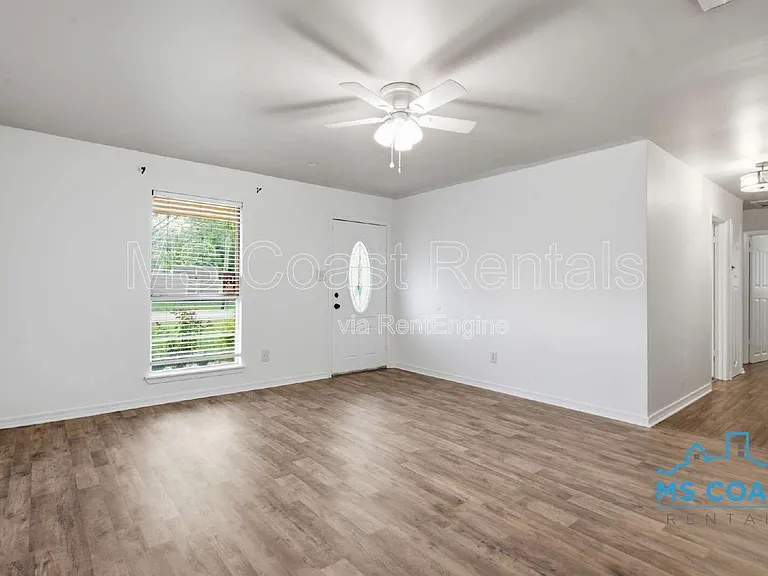 1601 Lewis Ave — Photo 5