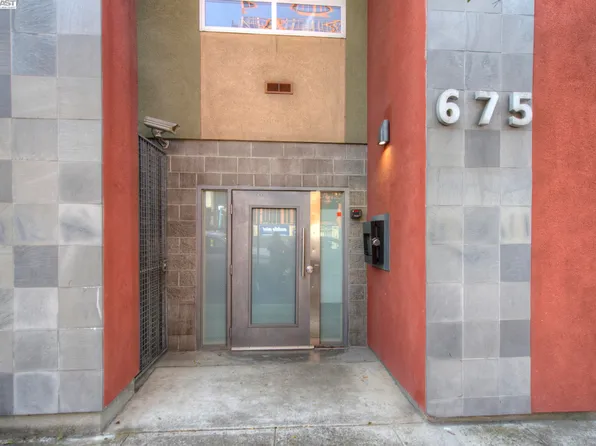 675 8th St APT 1, Oakland, CA 94607