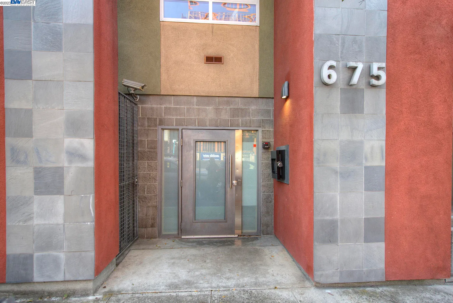 675 8th St APT 1 photo 1