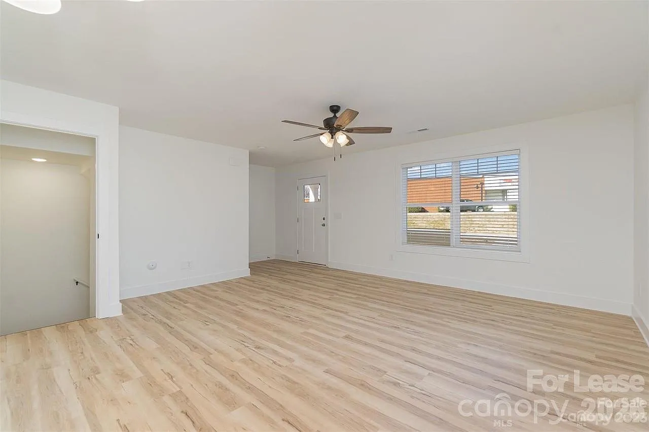 4 bed, 3.5 bath, 1867 sqft, $2,125 — Photo 2