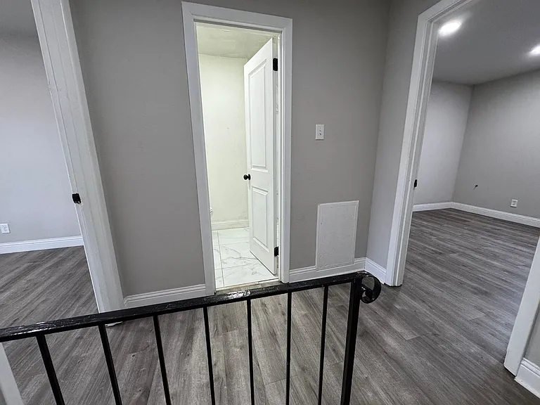 2301 Scott St — Photo 10
