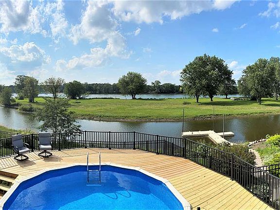 2nd image of 114 N Pier Dr