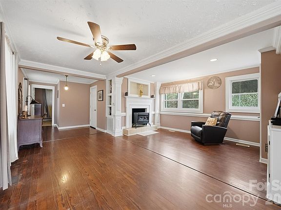 4th image of 621 Wildlife Lake Rd