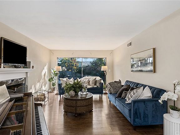 3rd image of 2546 E Virginia Ave