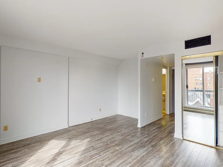 341 Maclaren St — Photo 18