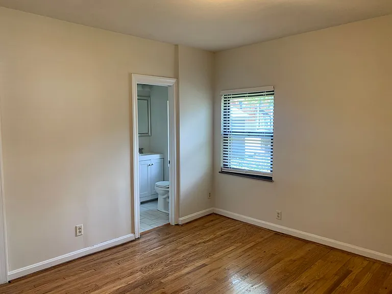 2923 Victoria Avenue — Photo 14