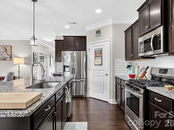 4th image of 129 Rosebay Dr