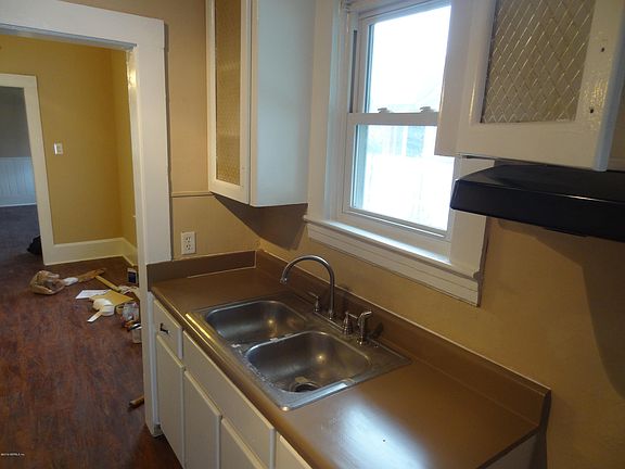 3rd image of 1160 Ingleside Ave