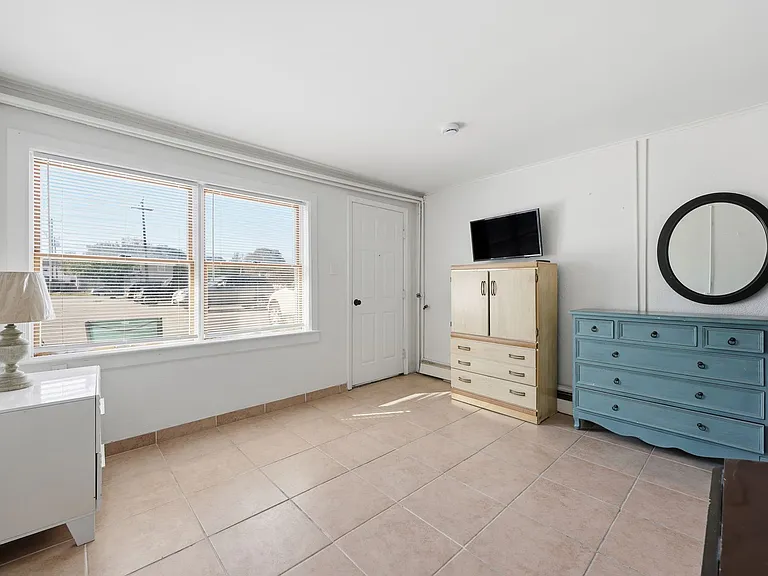 805 W New York Ave — Photo 3