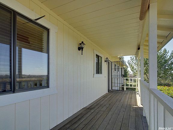 4th image of 2821 Alhambra Dr