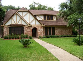 109 Wedgewood St, Lake Jackson, TX 77566
