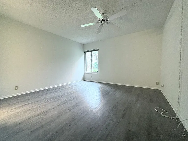2264 Winkler Ave #107 — Photo 12