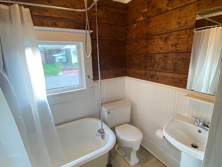 710 W Erwin Ave — Photo 12