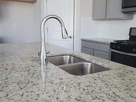 4th image of 5641 Oakworth St