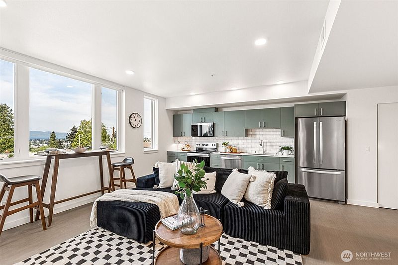 2nd image of 5819 Phinney Avenue N #305