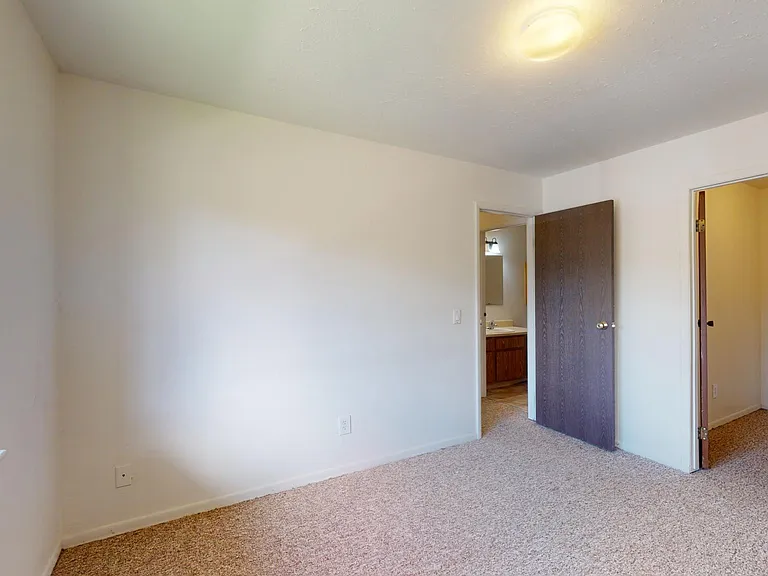 Mallard Cove Apartments — Photo 9