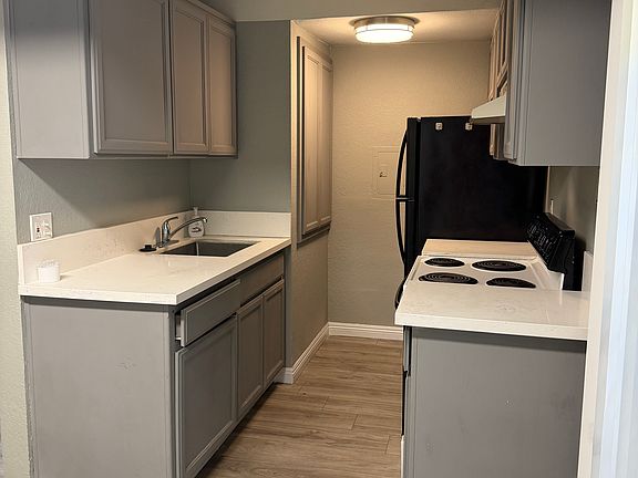 2nd image of 1720 G St APT 3