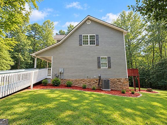 5th image of 956 Bernhardt Rd