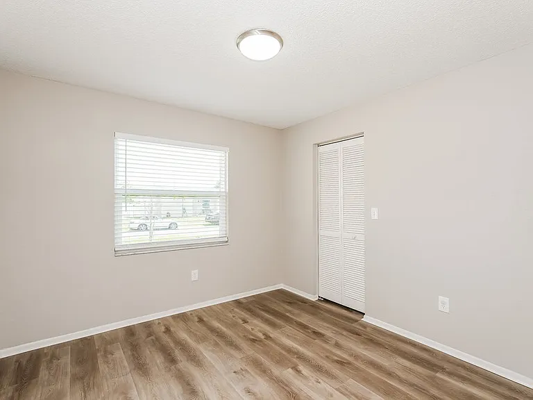 914 Axlewood Cir — Photo 16