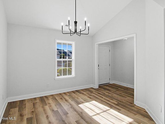 5th image of 119 Woodford Road NE