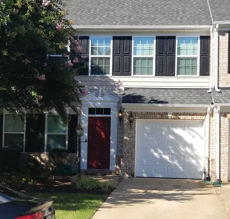 102 Kelly St
