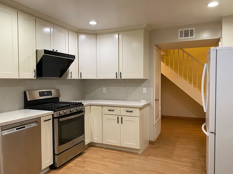 945 Balboa St — Photo 3