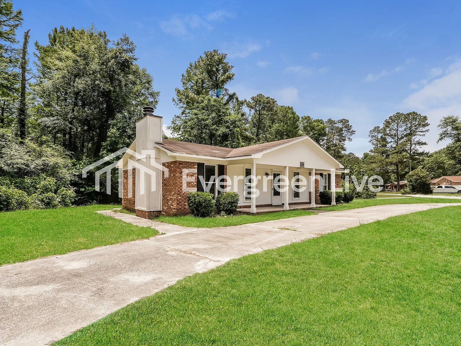 3 bed, 2.0 bath, 1248 sqft, $1,245 — Photo 2