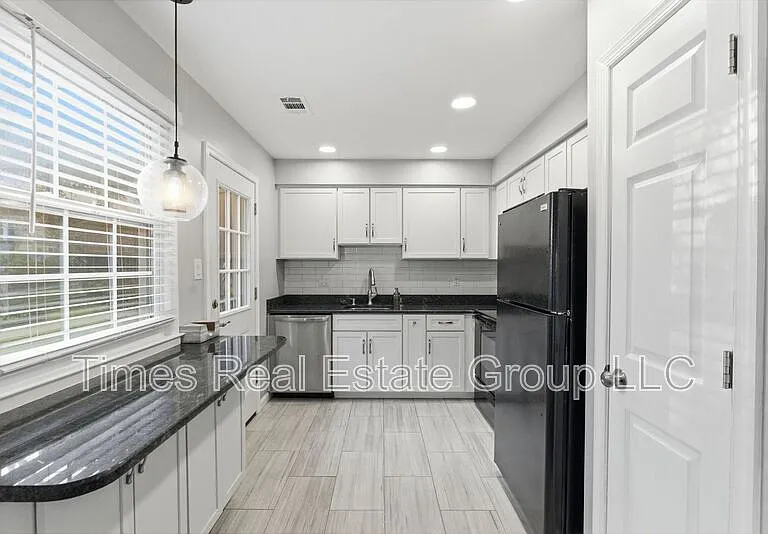 136 Brookfield Ct — Photo 21