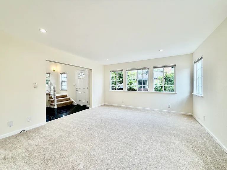 712 Prospect Row — Photo 5