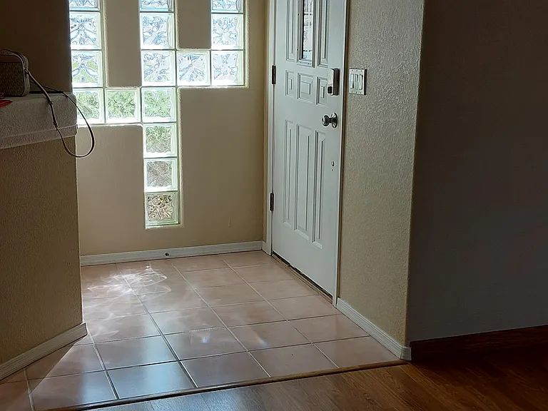 3135 Daytona Ave — Photo 2