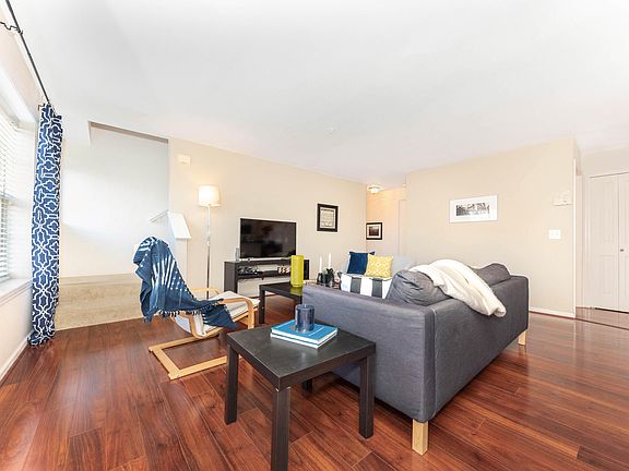 5th image of 2762 Barclay Way