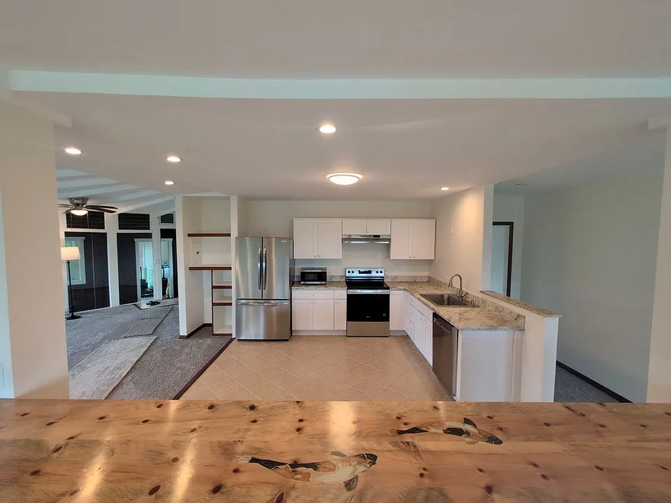 16-2032 Vista Dr