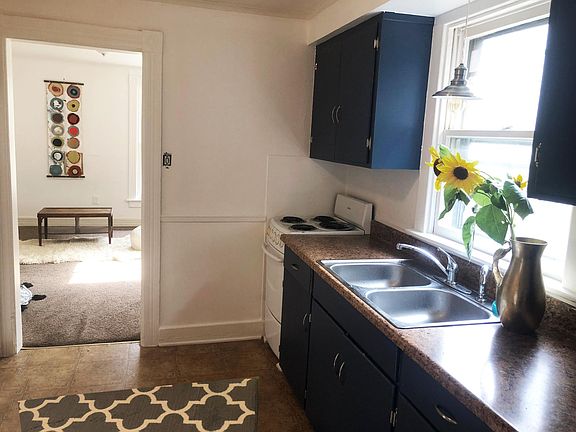 3rd image of 33 W Notre Dame St APT C