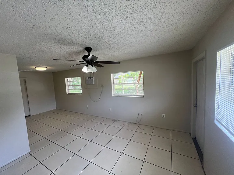 1057 Alderman St — Photo 5