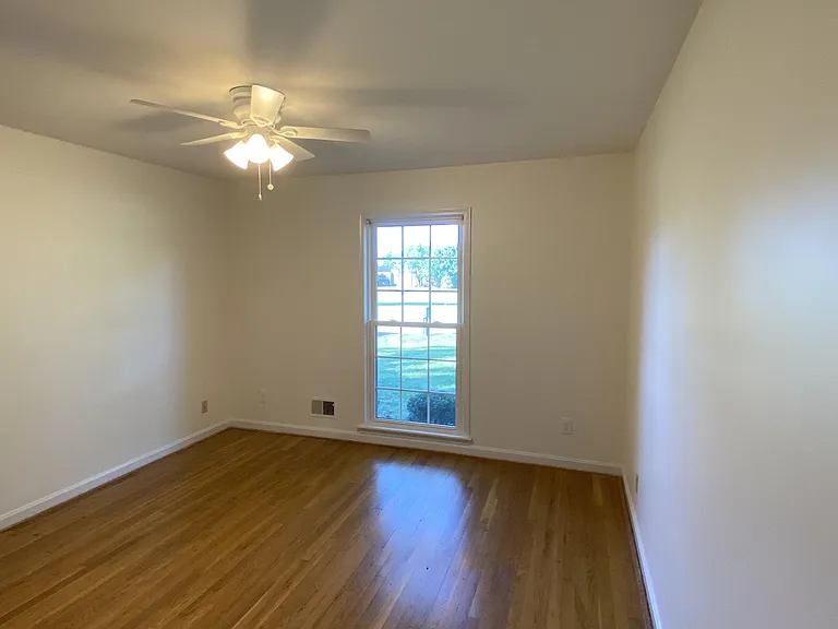 402 Gatehouse Ln — Photo 14